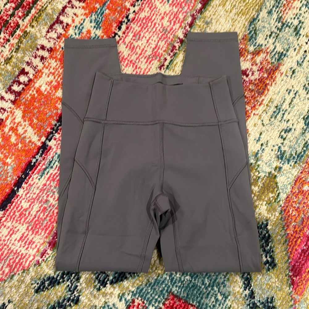 Lululemon In Movement 7/8 Tight *Everlux 25"
Titanium